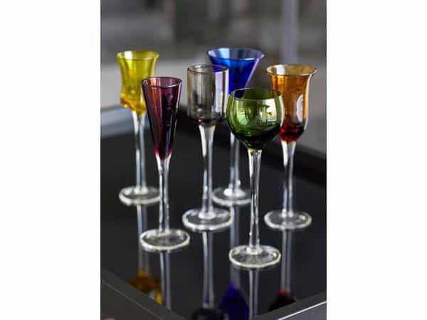 LYNGBY FARVEDE SNAPSEGLAS PÅ FOD