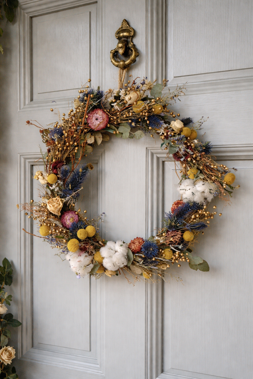 Håndlavet Tørret blomsterkrans / dørkrans i natur- og guldfarver - Billede 2